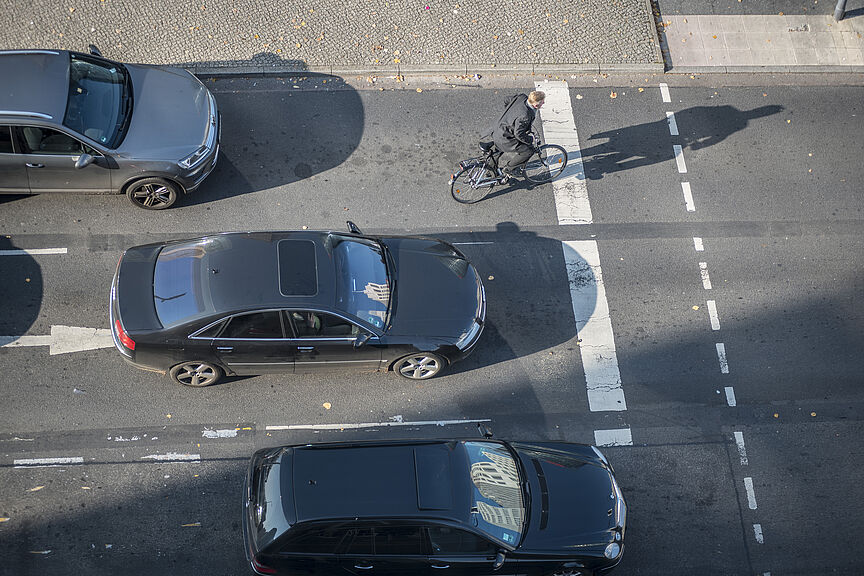 Radfahren in der Stadt - Ampelstart von oben Radfahren in der Stadt, Ampelstart von oben